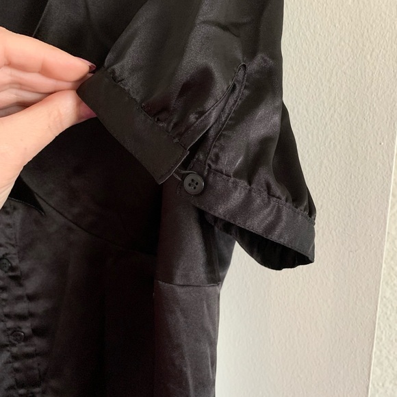 Cute satin top by Torrid sz 1 - Picture 3 of 3